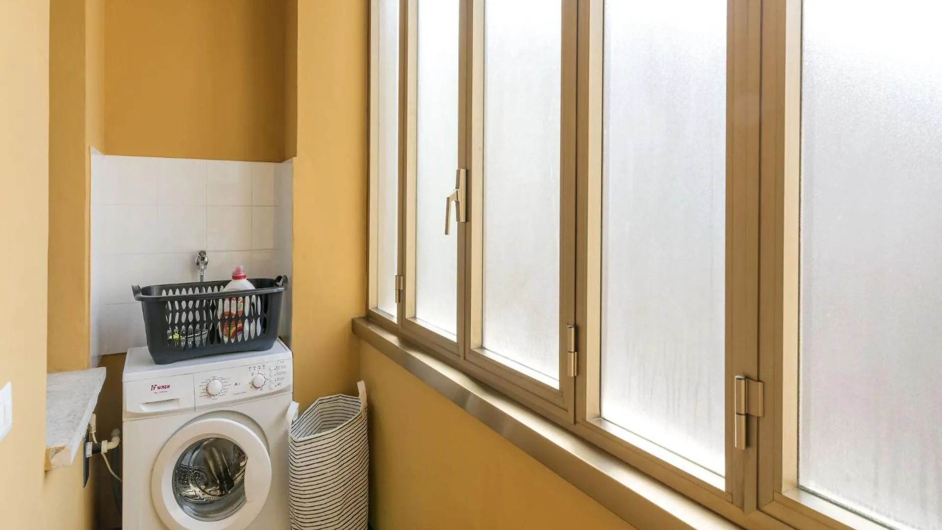 Apartment Appartamento Renato Roma Musei Vaticani By Interhome 0*, ローマ